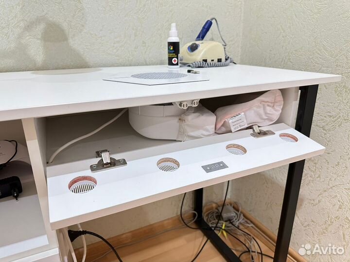 Маникюрный стол с пылесосом бу