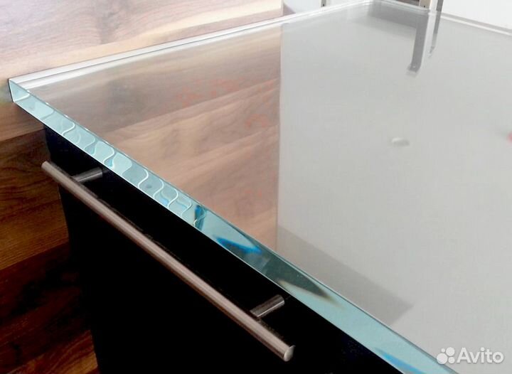 Белое стекло на стол