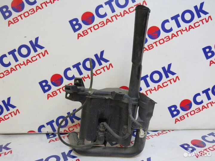 Бачок омывателя toyota crown GS171, JZS171, JZS175