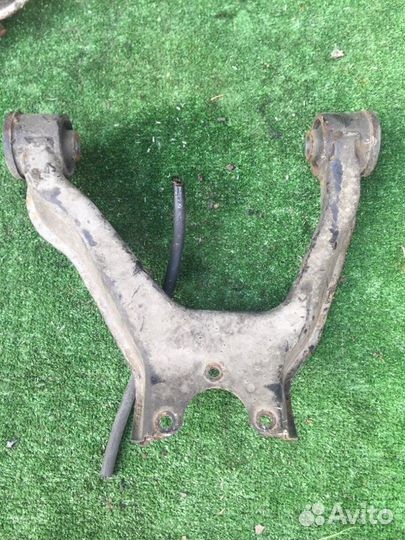 Рычаг подвески передний левый Mitsubishi Pajero 3