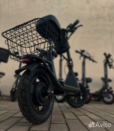 Электросамокат с корзинкой