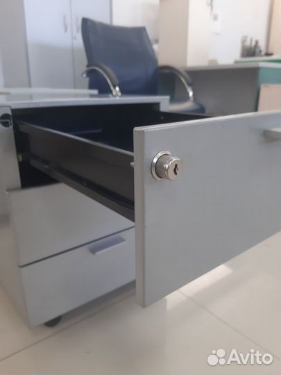 Тумба металлическая выкатная