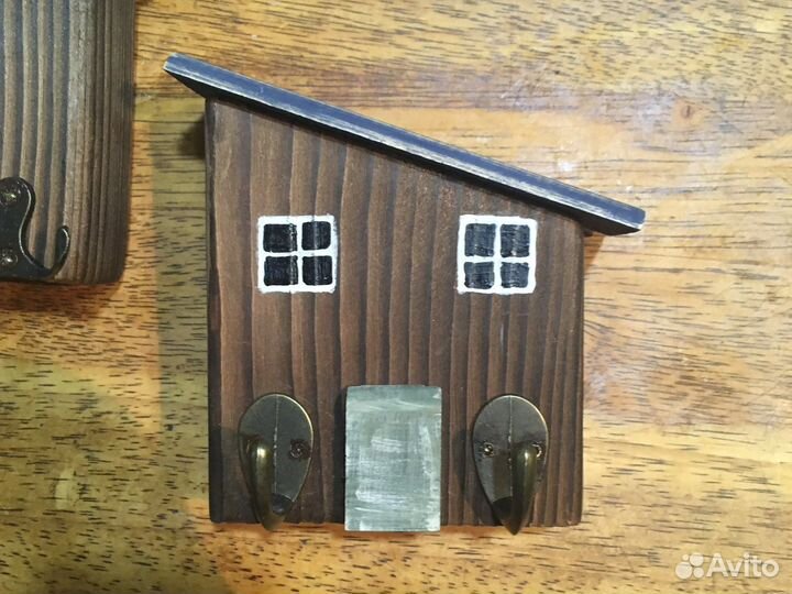Вешалка домик