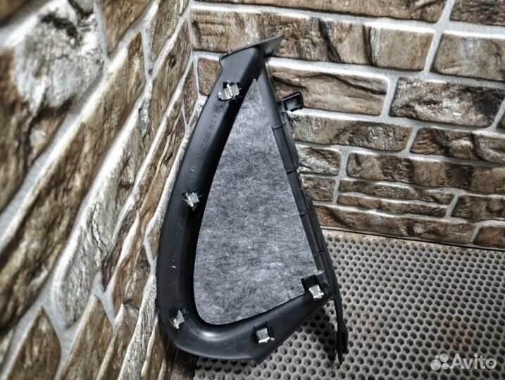 Накладка декоративная правая Mercedes-Benz E-Class