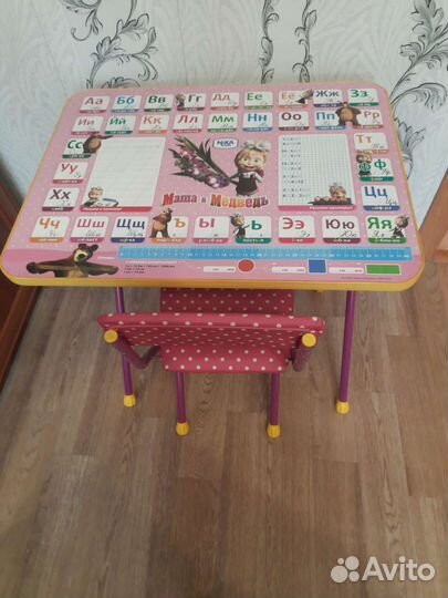 Детский письменный стол и стул
