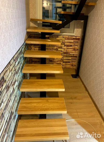 Лестница на металлокаркасе закрытого типа