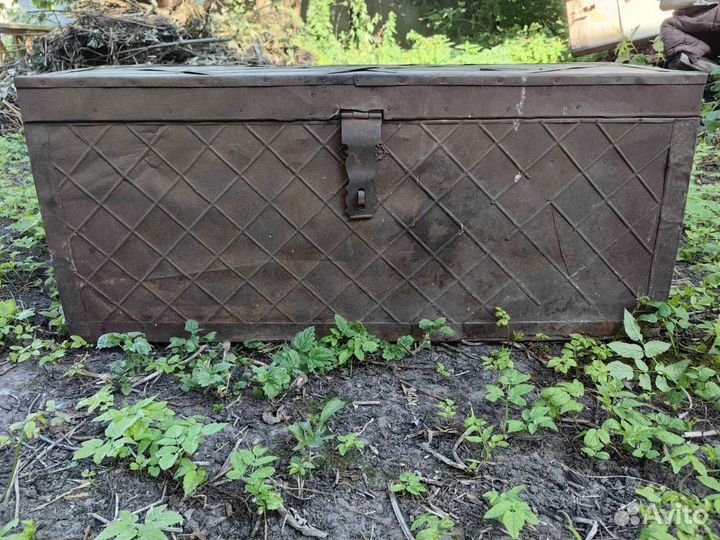 Сундук деревянный с металлической оправкой