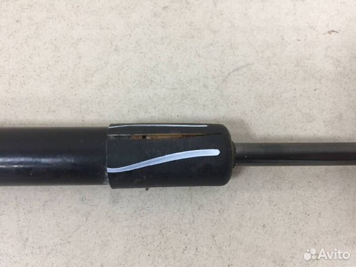 Амортизатор двери багажника Renault Duster 2012