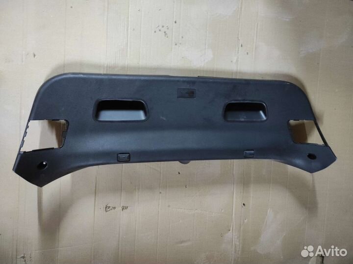 Обшивка двери багажника kia ceed