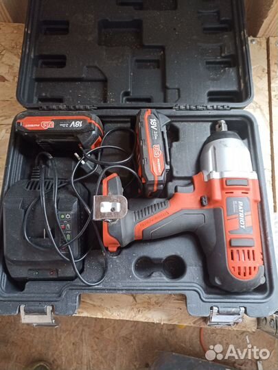 Гайковерт аккумуляторный