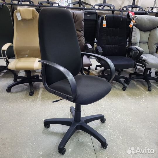 Офисное компьютерное кресло