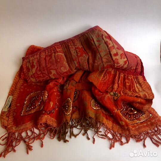 Расшитый шарф палантин