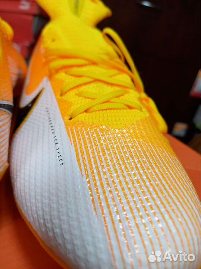 Футбольные бутсы nike