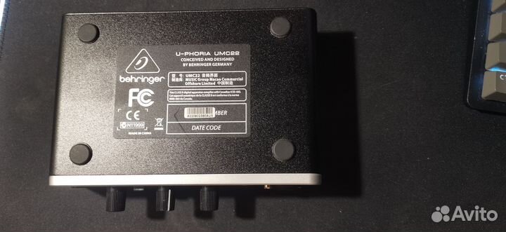 Внешняя звуковая карта behringer umc22