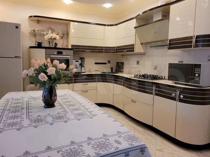 Дом 206,9 м² на участке 4,2 сот.