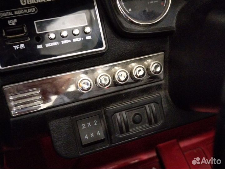 Детская машина электромобиль с пультом