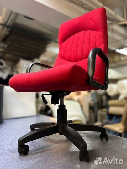 Офисное кресло