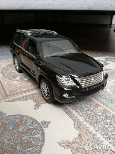 Машинка на радиоуправлении Lexus lx570