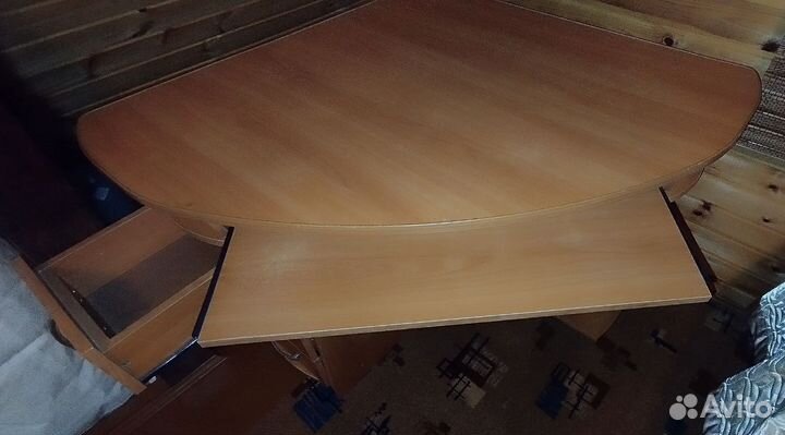 Угловой компьютерный стол, Мебель