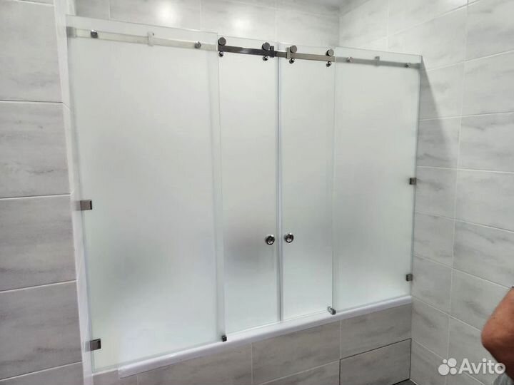 Стеклянная душевая перегородка