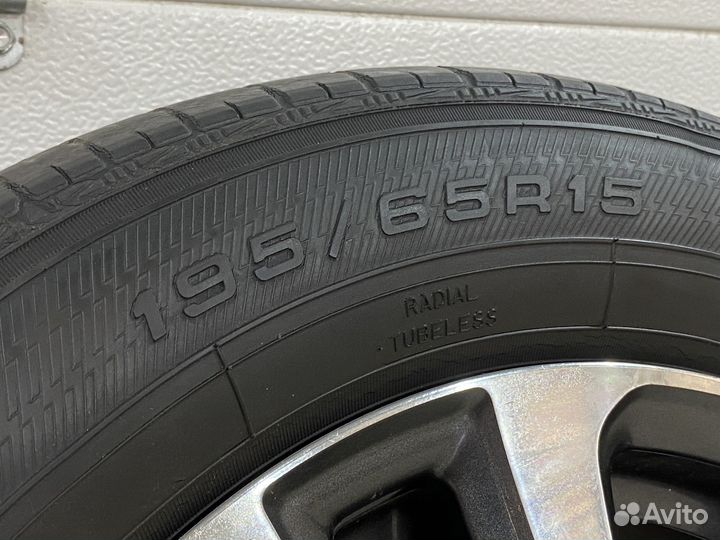 Комплект колес на оригинальных дисках toyota R15