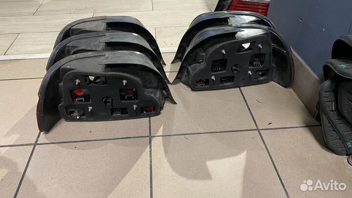 Фонарь задний в кузове Лев. 2496297 бмв 5 серия