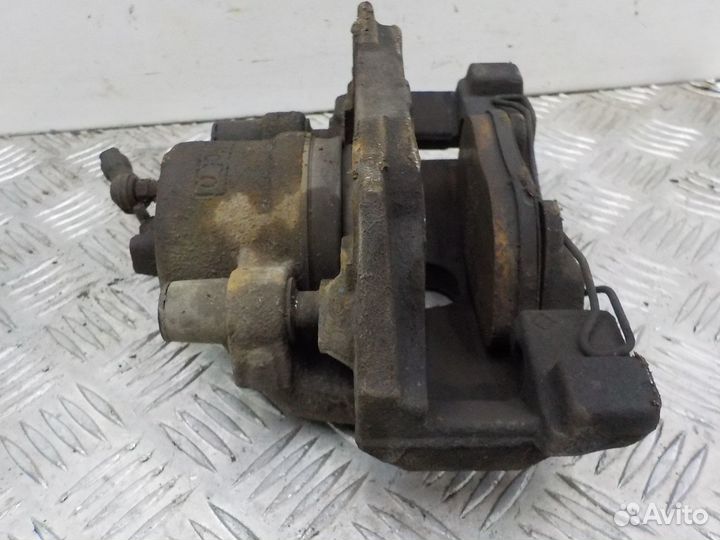 Суппорт тормозной передний правый на Ford Focus II