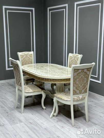 Кухонный стол и стулья