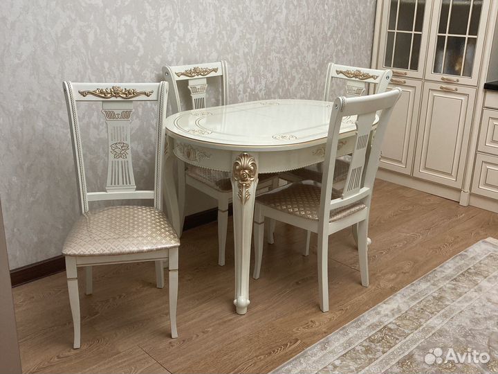 Столы и стулья