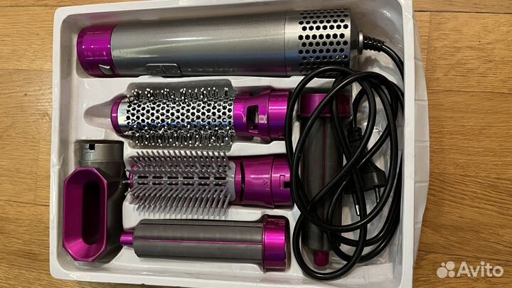 Фен с расческой и насадками