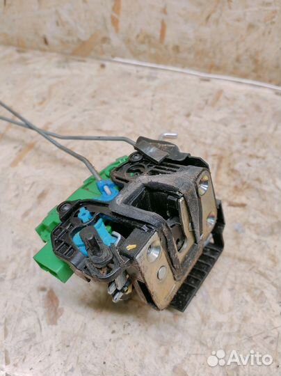 Замок двери задней правой Hyundai Solaris