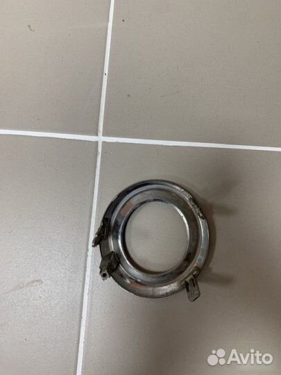 Рамка противотуманной фары правая Toyota Land