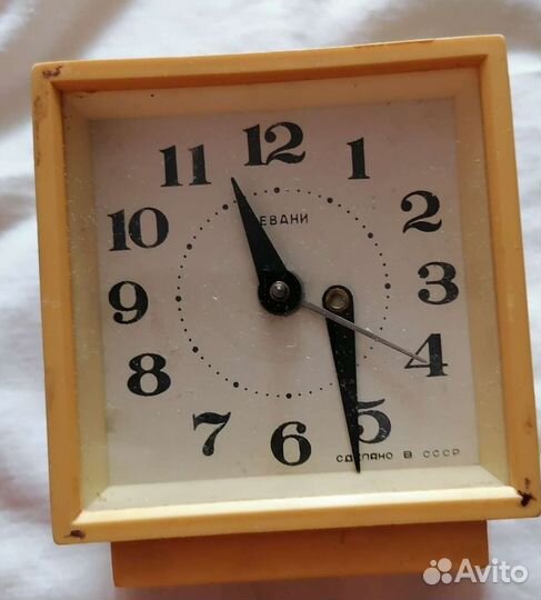 Часы будильник СССР