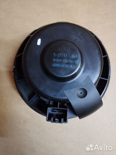 Моторчик (печки) отопителя Ford Focus 3