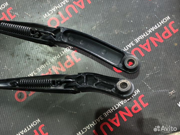 Поводок дворников правый Ауди А4 Б8