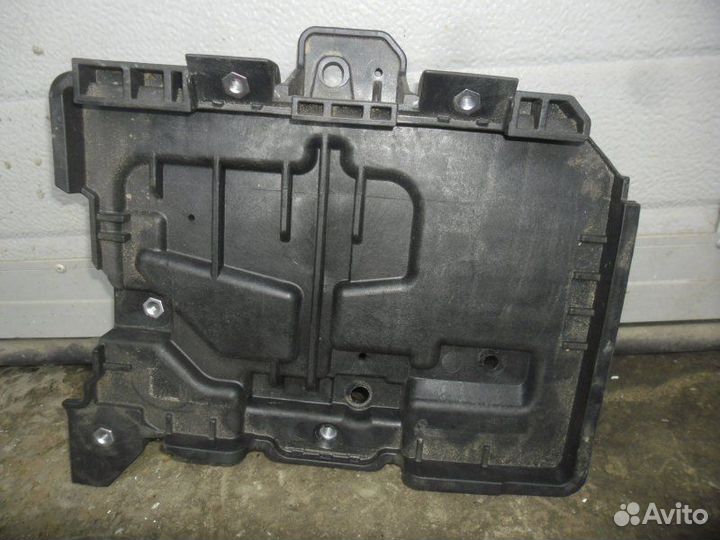 Площадка пластиковая аккумулятора Hyundai Solaris