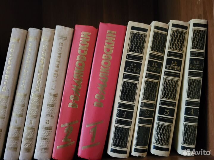 Книги и собрания.Толстой,Чехов,Гюго и др