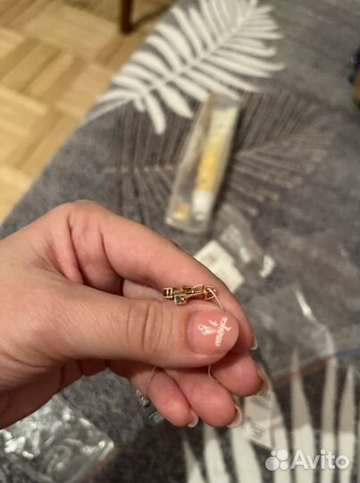 Золотые гвоздики с топазом