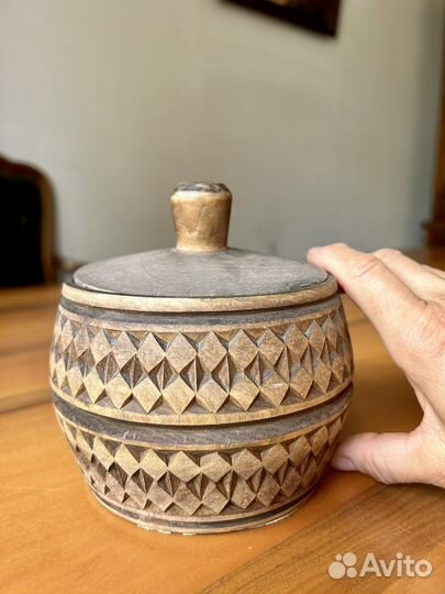 Горшок кубышка из дуба резная деревянная б/у