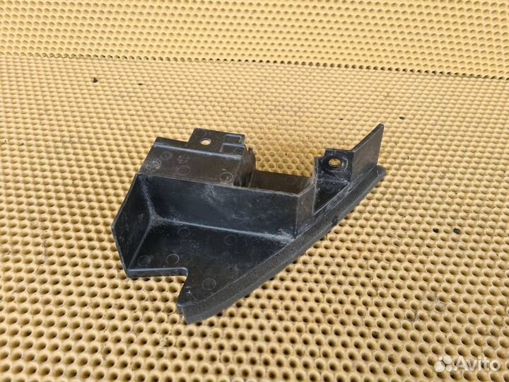 Дефлектор радиатора передний правый Infiniti Fx35