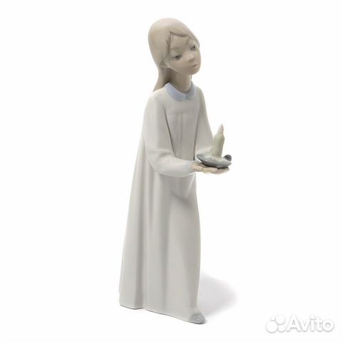 Фарфоровая фигура "Девочка со свечой". Lladro