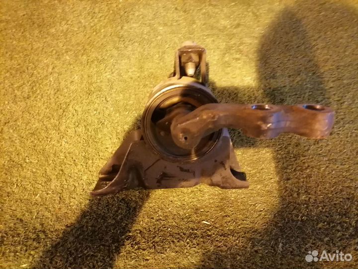 Опора двигателя (подушка двс) правая B25G-39-06YB