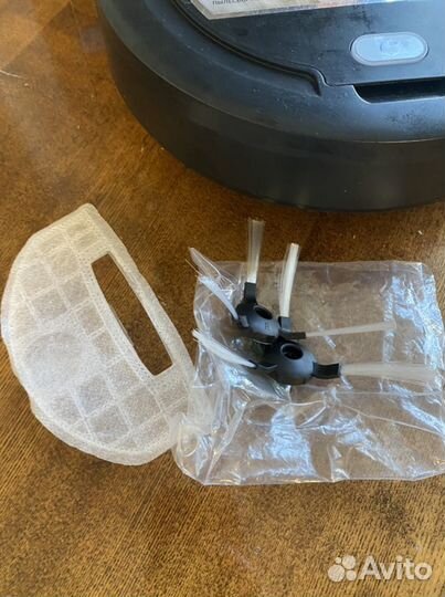 Робот пылесос Redmond RV-R350