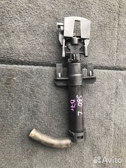 Форсунка омывателя лев. перед. Volvo s60