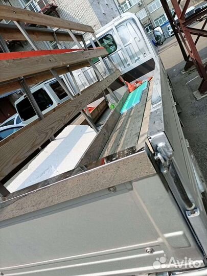 Хромированные уголки на кузов грузовика