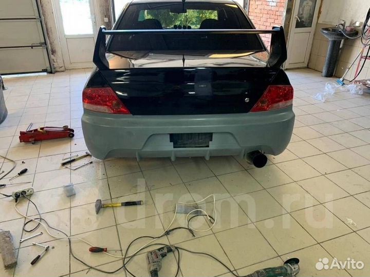 Задний бампер от Mitsubishi Lancer Evolution