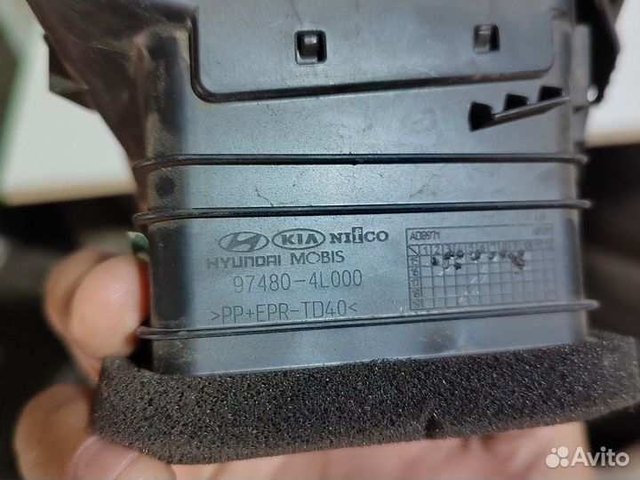 Дефлектор салона правый Hyundai Solaris 1