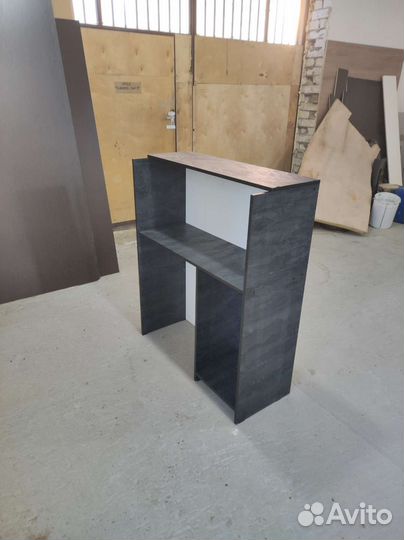 Стойка ресепшн