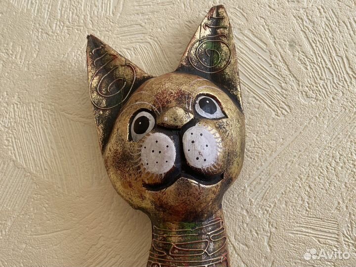 Статуэтка кошки из дерева