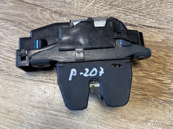 Peugeot 207 замок крышки багажника